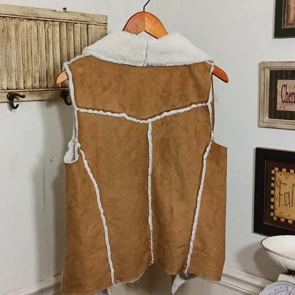 It gul faux fur lined vest - Picture 6 of 6